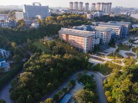 花溪校区正面全景